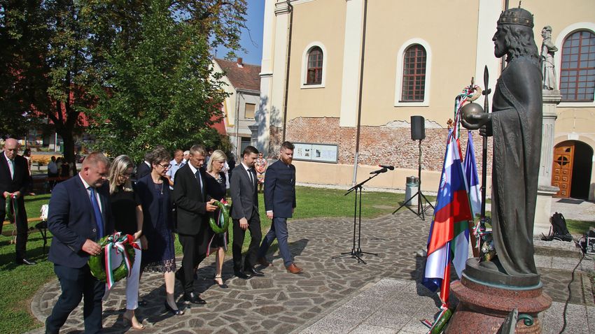 Zaol Az Anyaorsz Gon K V L L Magyarok Nemzeti Nnepe Is