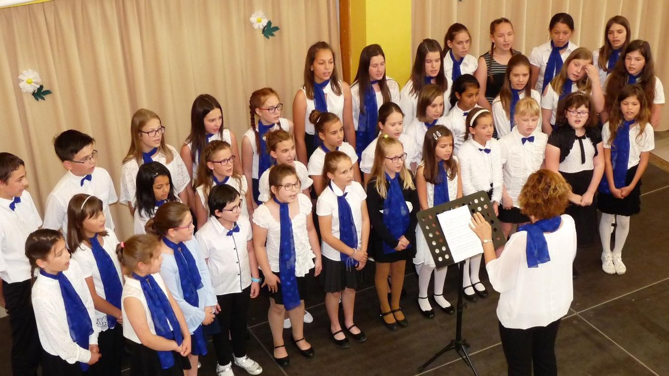 Polgármesterek és kórusok találkoztak Zalakaroson