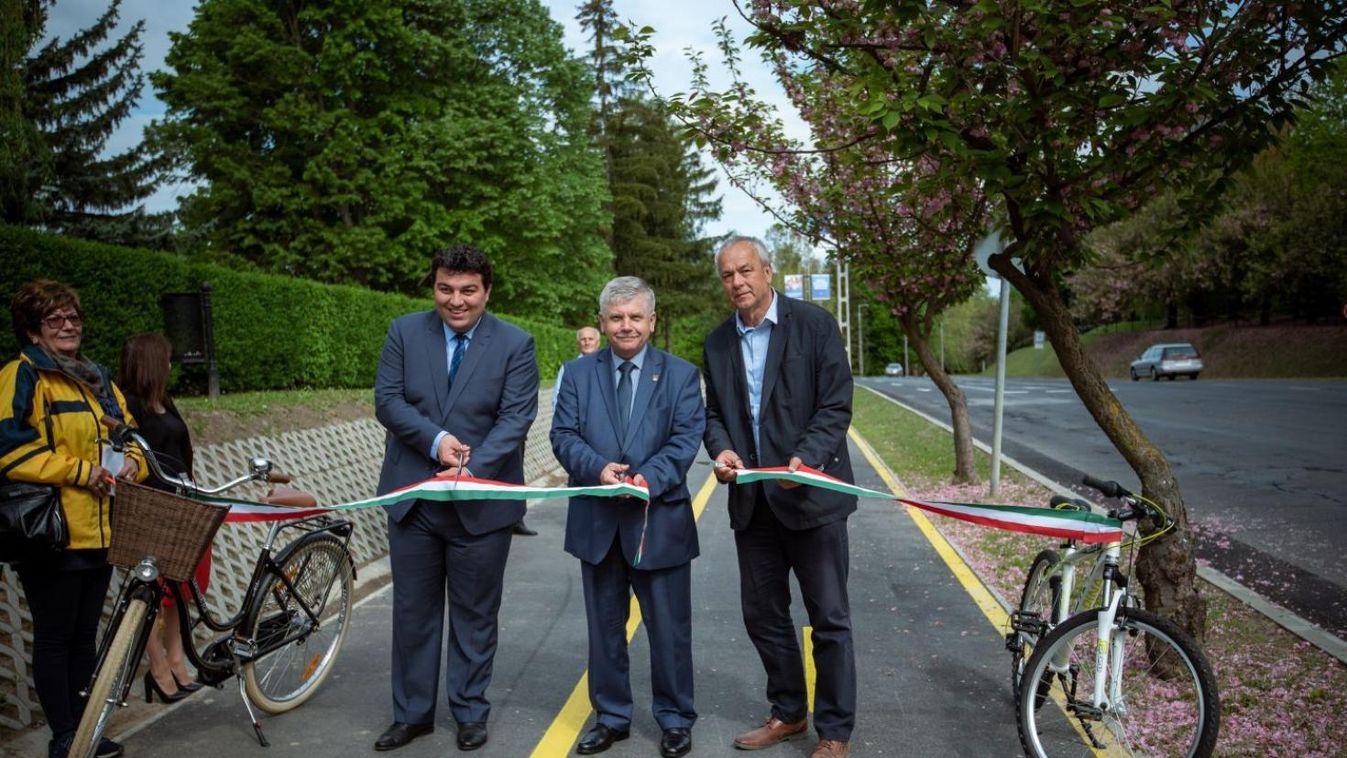 Újabb fontos kerékpárútszakaszt adtak át Zalakaroson