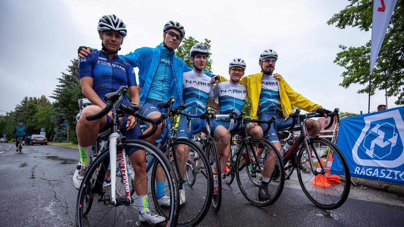 Szakadó esőben taposták a pedált Zalakaroson