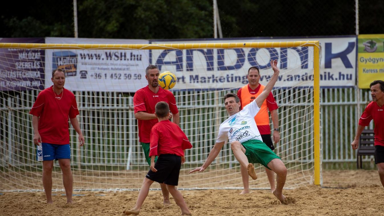 Először rendezték meg a Strandfoci parádét a zalakarosi fürdőn