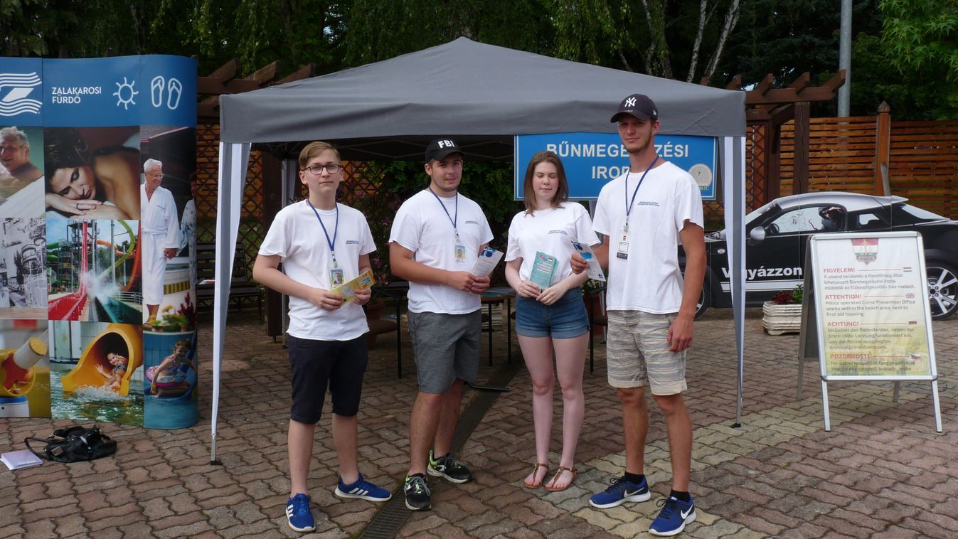 Kortárs segítő fiatalok járőröznek a karosi strandon