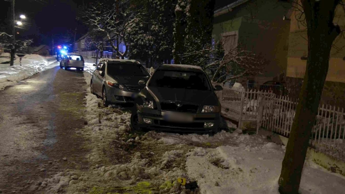 Megcsúszott a vizes-jeges úton a karosi sofőr: parkoló autónak ütközött