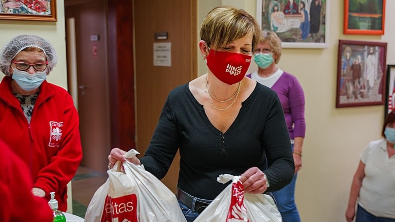 A nagyböjti tartósélelmiszer-adományokkal Cirenei Simonok és Veronikák lehetünk