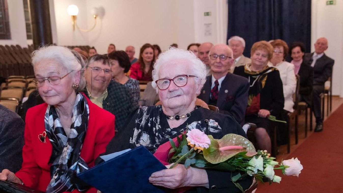 „Célomnak éreztem a szegény, de tehetséges gyerekek felkarolását” – beszélgetés a 95 éves Merics Istvánné, egykori tanítóval