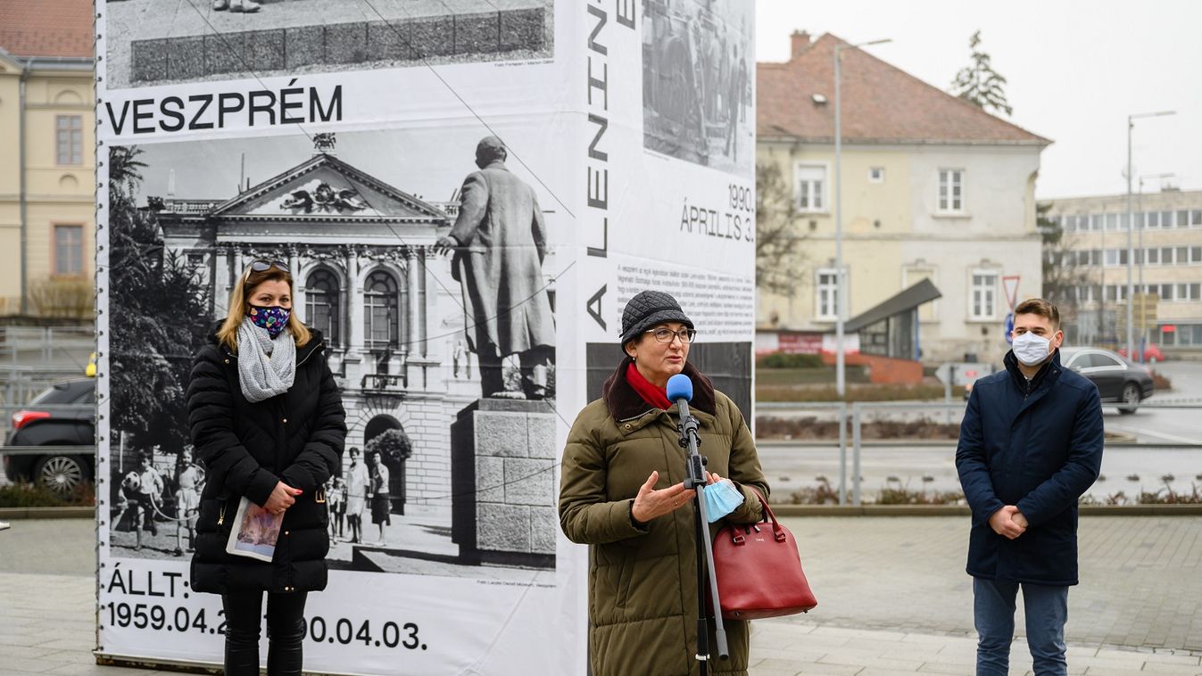 A rendszerváltás időszakára emlékező köztéri alkotást adtak át Veszprémben