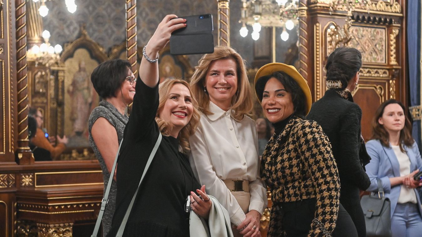 Kulturális sétán látta vendégül a külföldi diplomaták házastársait Herczegh Anita