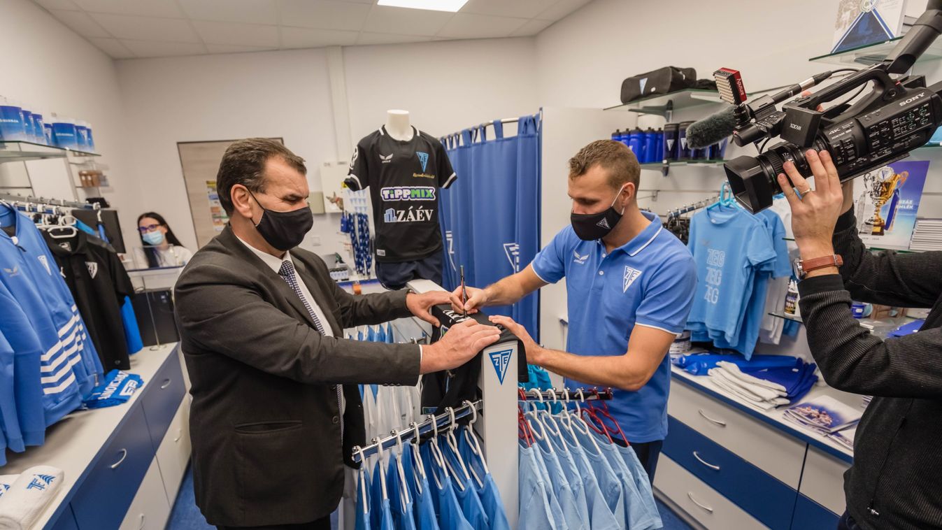 Kettős felajánlás: Vigh László is csatlakozott a ZTE FC által hirdetett jótékonysági akcióhoz