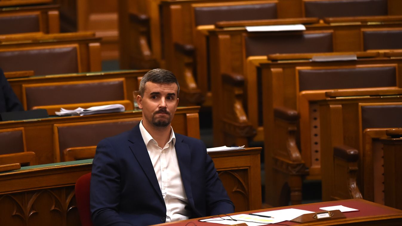 Jakab Péter hiába próbálja letagadni verekedő testőrét, a fotók bizonyítanak