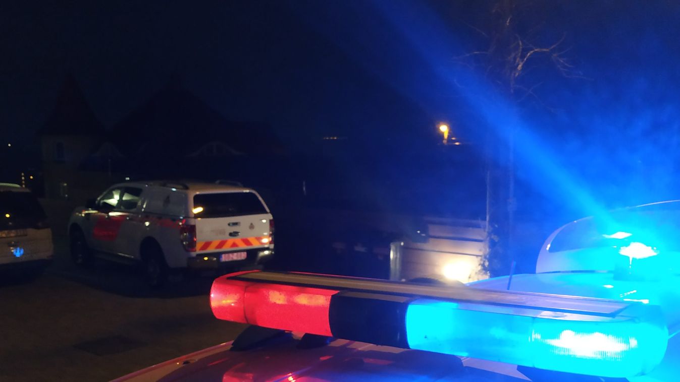 Kidöntötte egy apartmanház gázmérőjét egy autó Zalakaroson