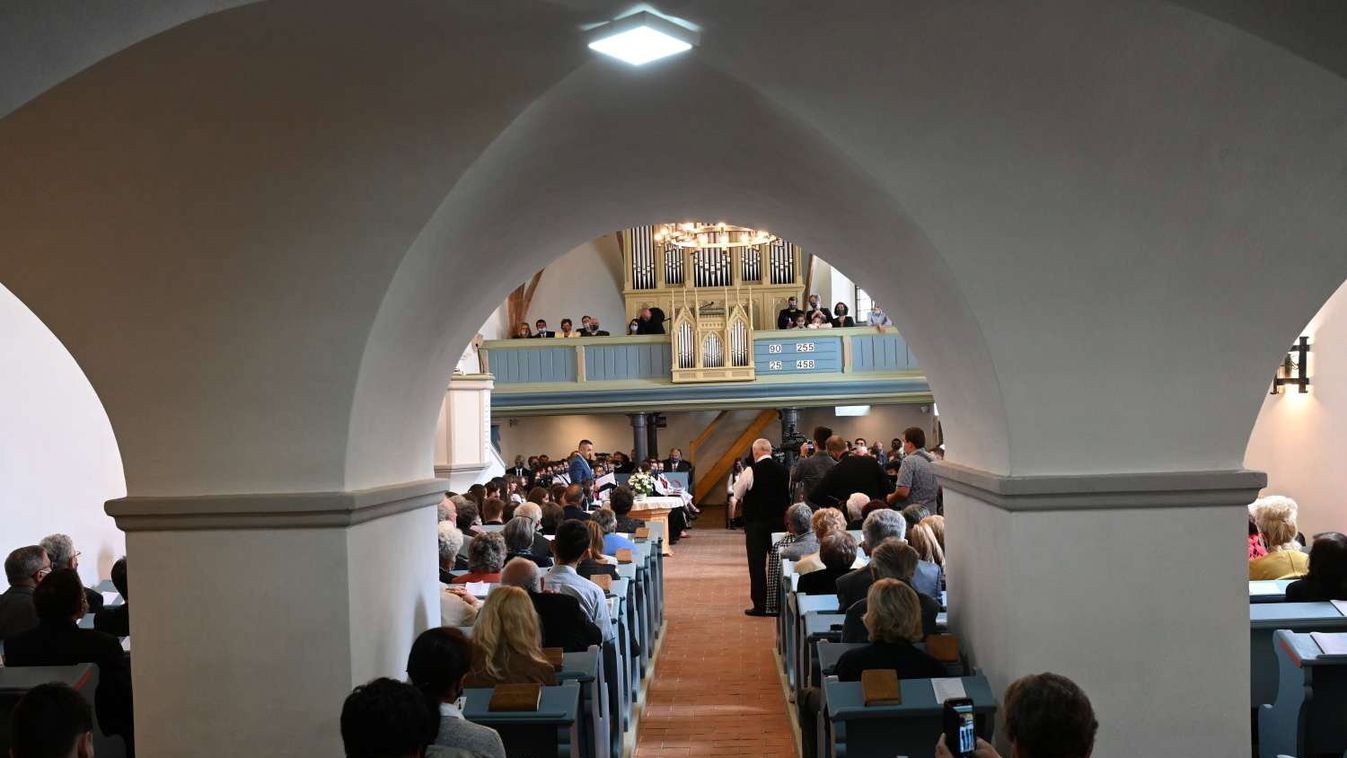 Felszentelték a magyar állami támogatással megújított sepsiszentgyörgyi vártemplomot