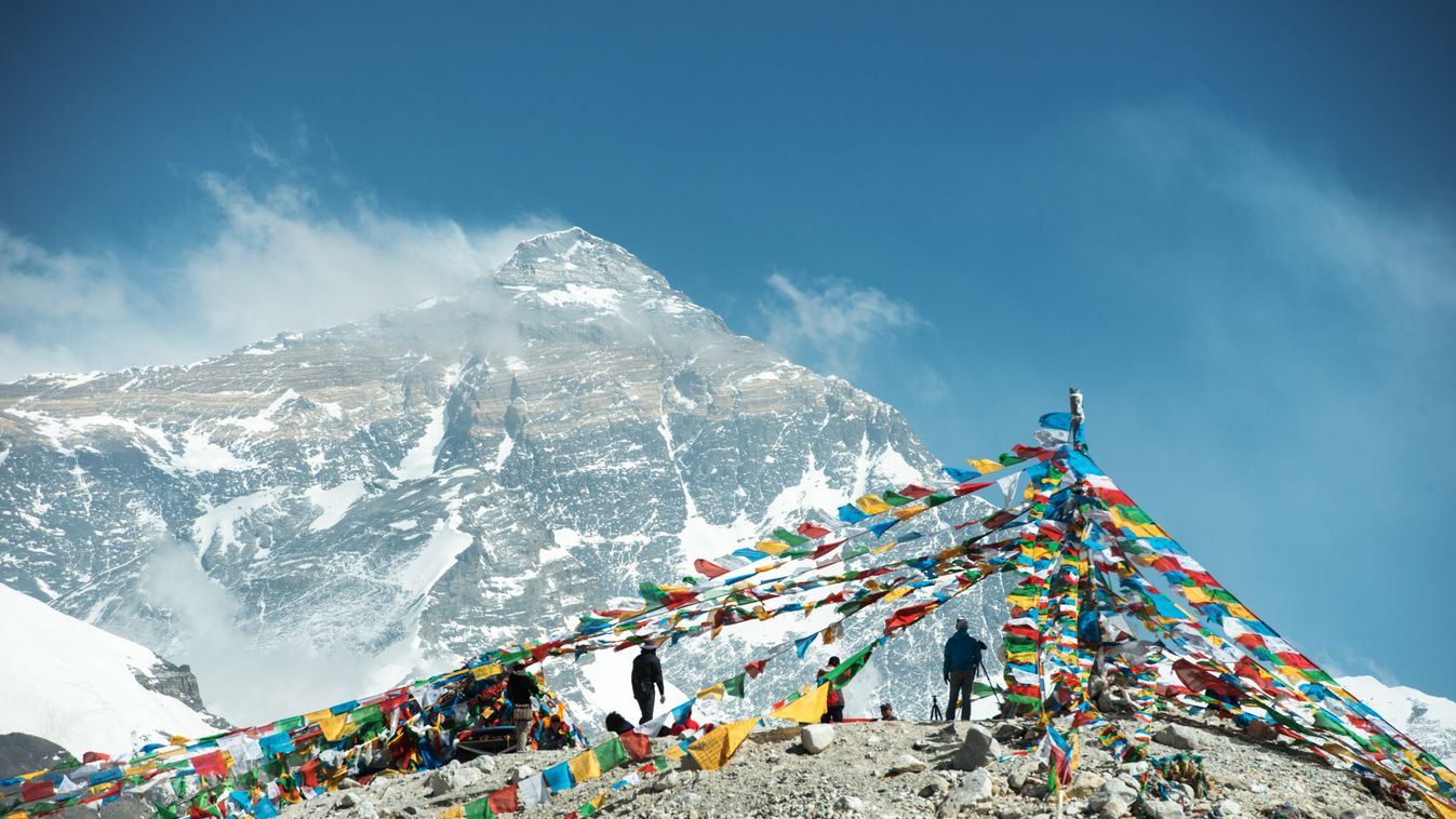 Elhalasztják a Mount Everest-tisztítóakciót a járvány miatt