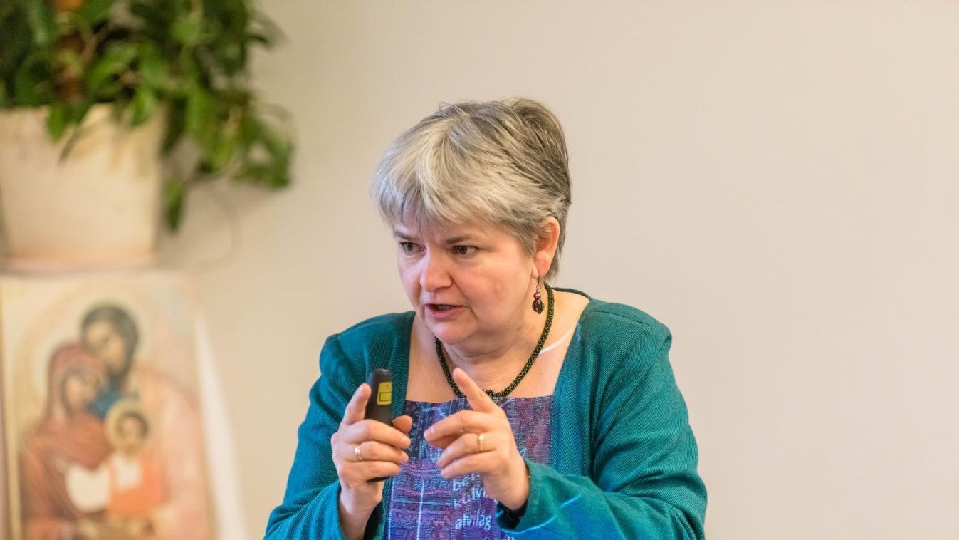 Uzsalyné dr. Pécsi Rita, neveléskutató: Aki nem hibázhat, az dönteni sem tud