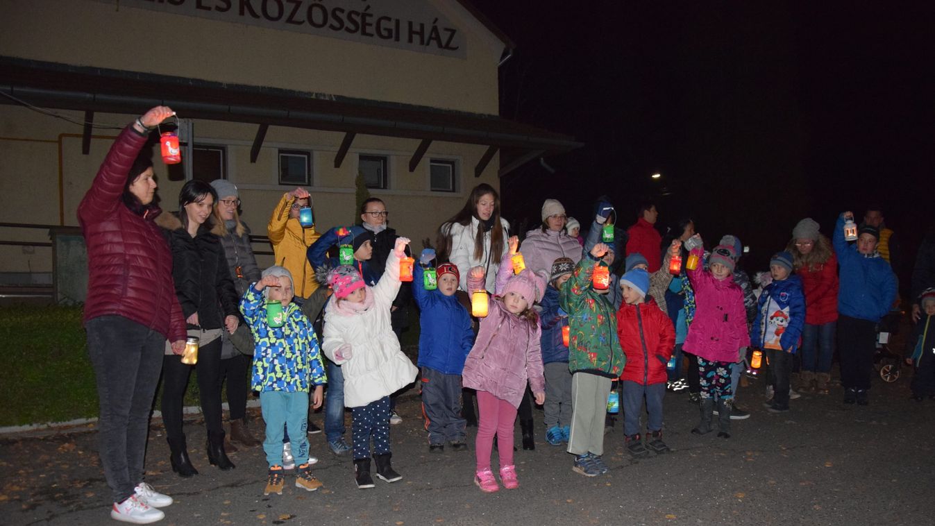 Gyerekeknek szerveztek lámpás felvonulást Rédicsen