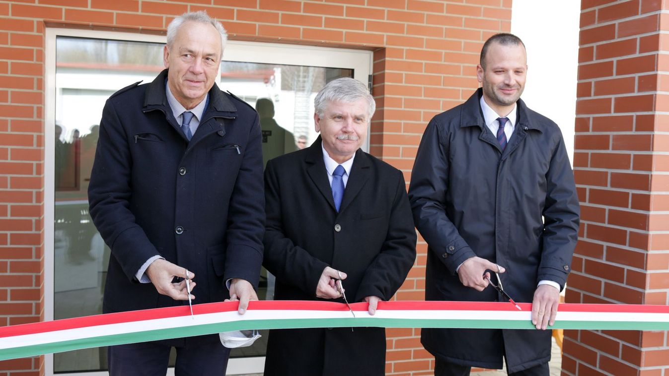 Modern és impozáns egészségházat avattak fel Zalakaroson