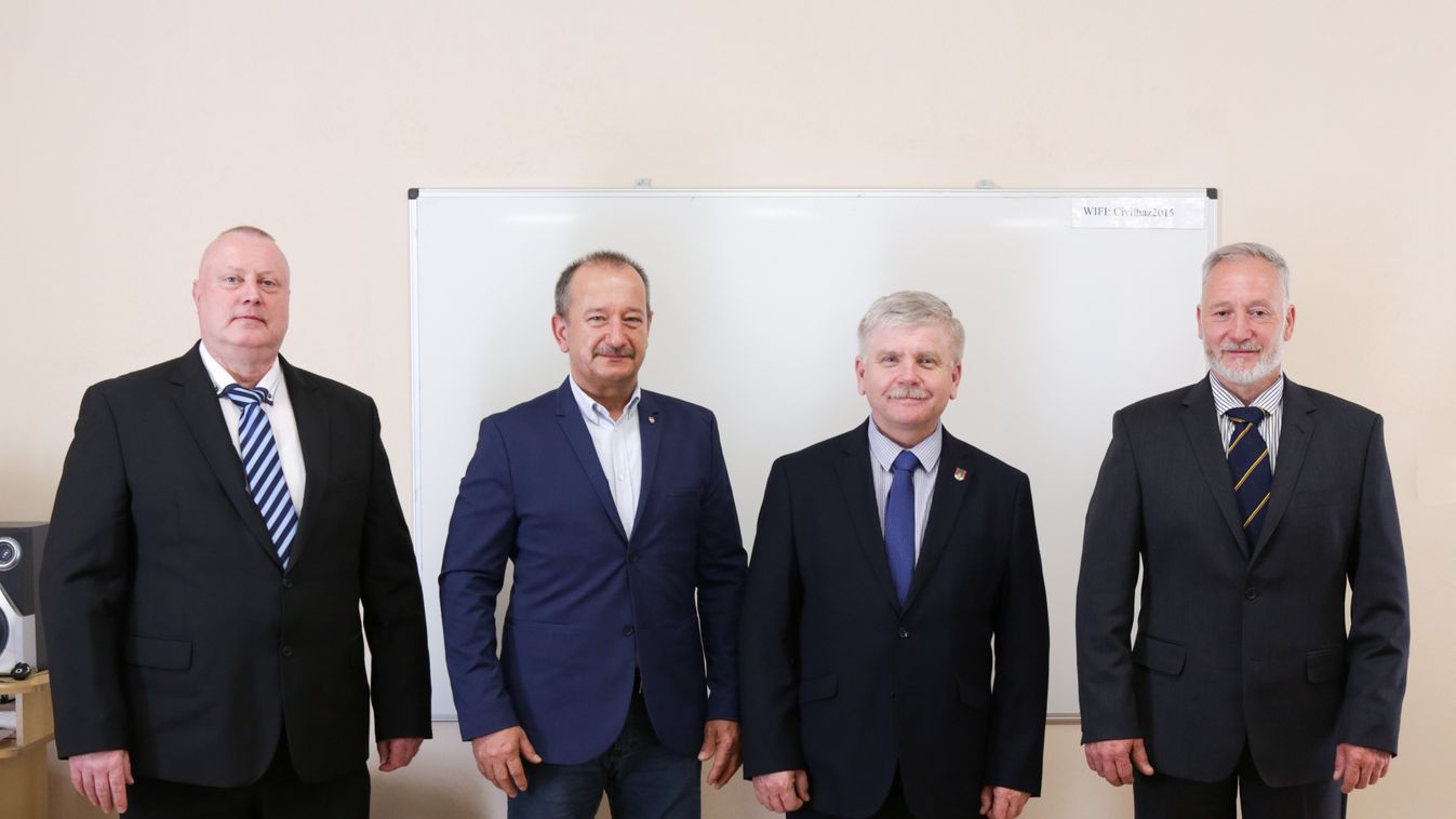 A rendőröket köszöntötték Zalakaroson