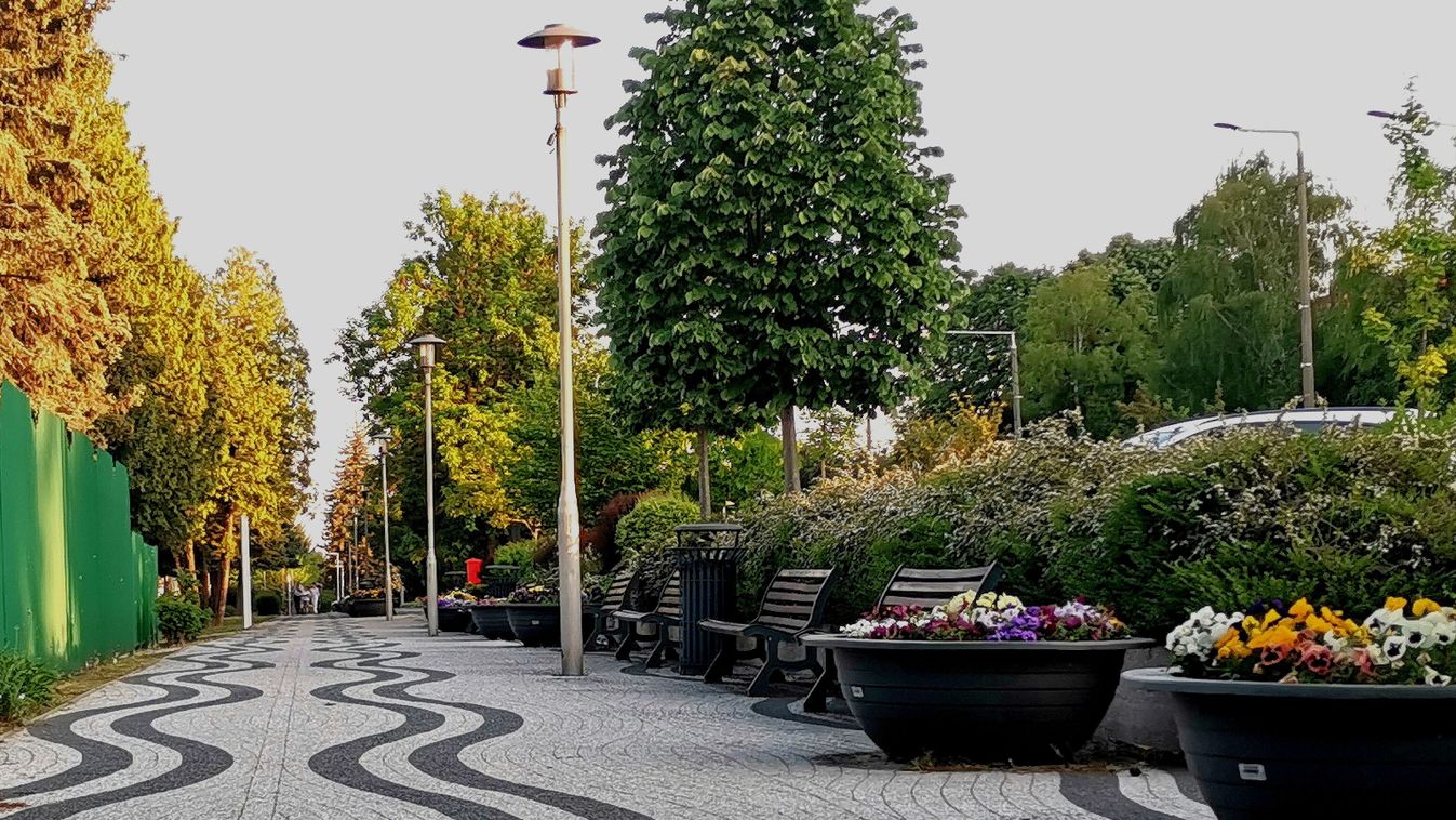 Egy igazi szép májusi késő délután a zalakarosi sétányon