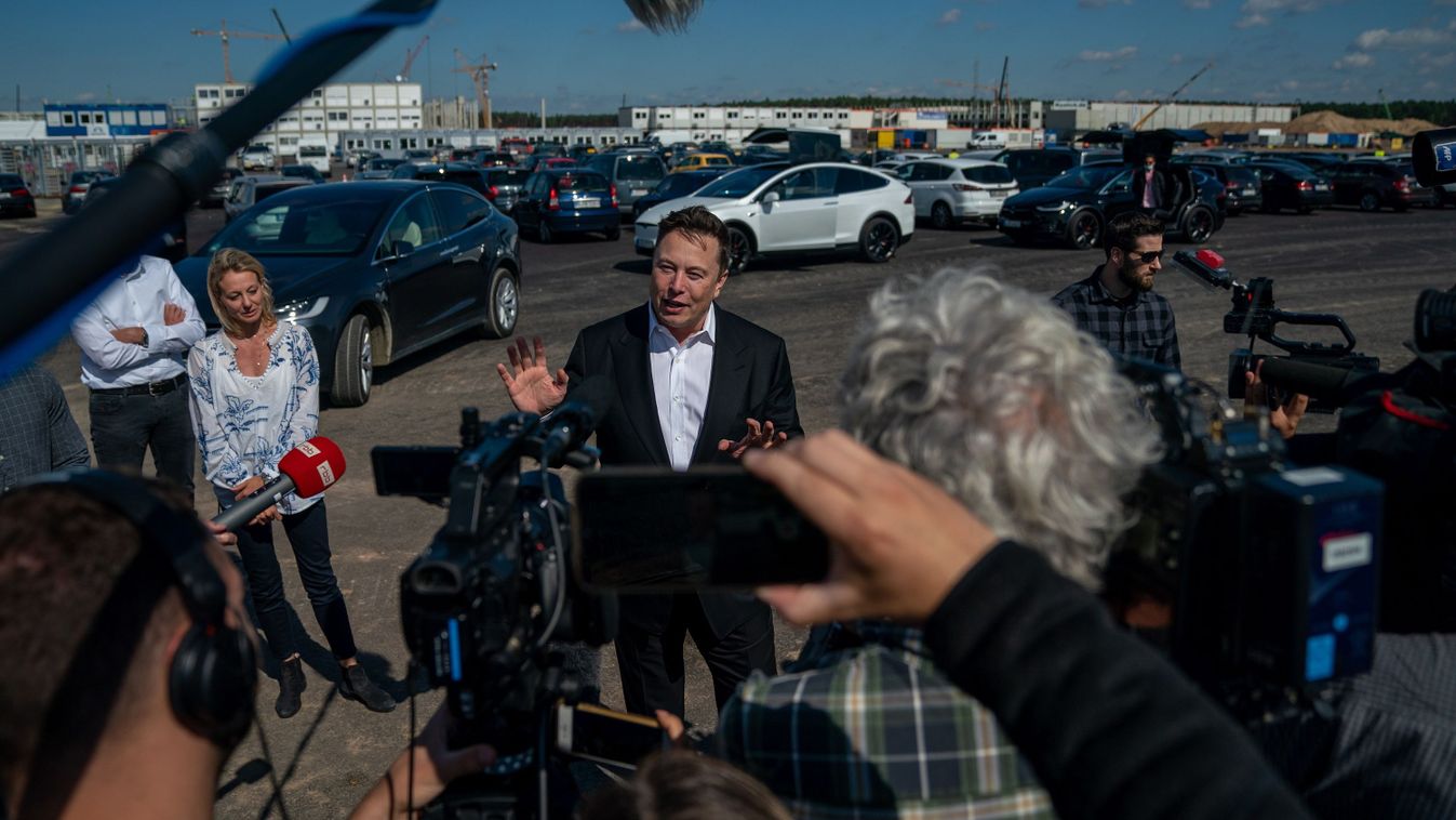 Legördült a futószalagról a Tesla egymilliomodik autója Kínában