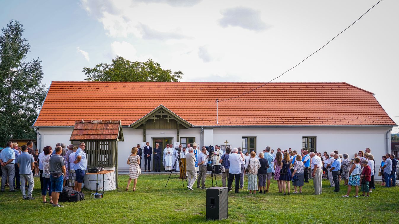 Hetvenmillió forintból épült újjá a Szűz Mária Szeplőtelen Szíve templom plébániája Pölöskén