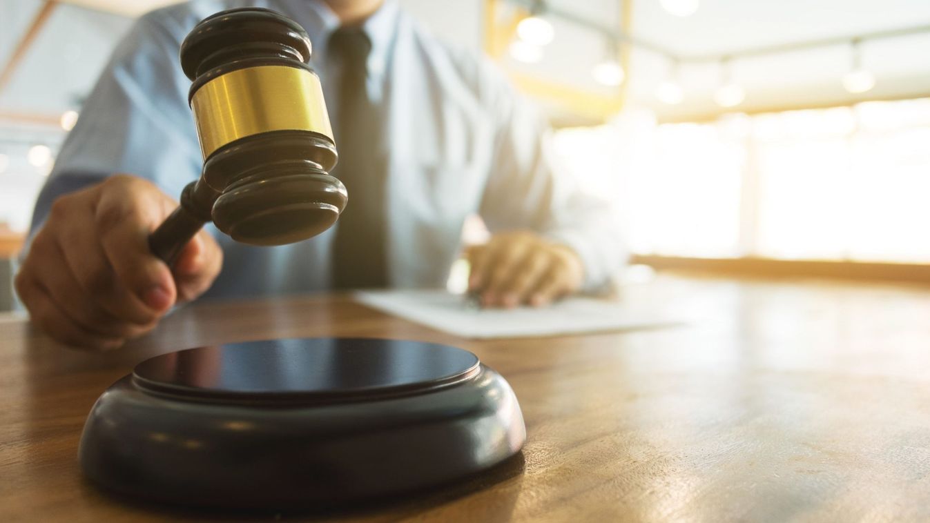 Férje mozgáskorlátozott kártyájával élt vissza egy idős nő Zalakaroson