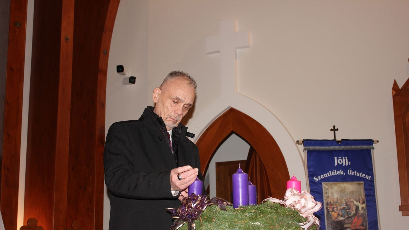 Adventi gyertyagyújtás a hévízi templomban