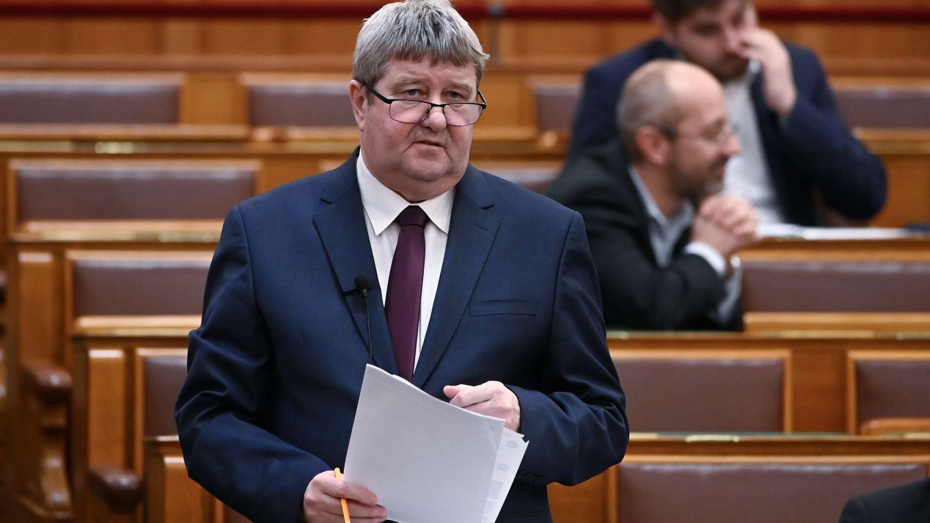 A baloldali adómódosítások veszélyeztetnék a rezsicsökkentést és a családtámogatási rendszert