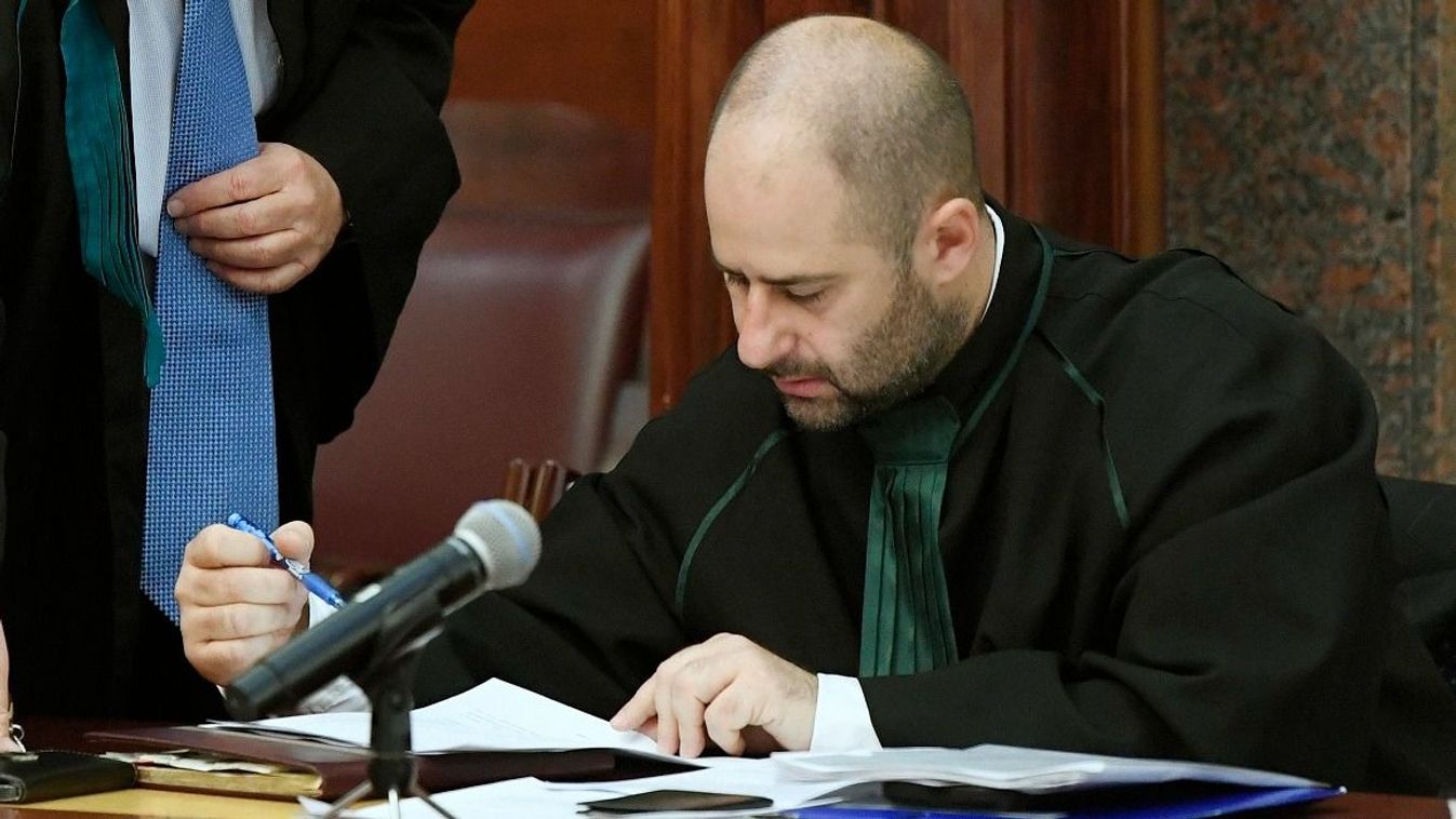 Konzervatívok tiltakozása az Európai Bizottság megbízásából készült elfogult jelentések miatt