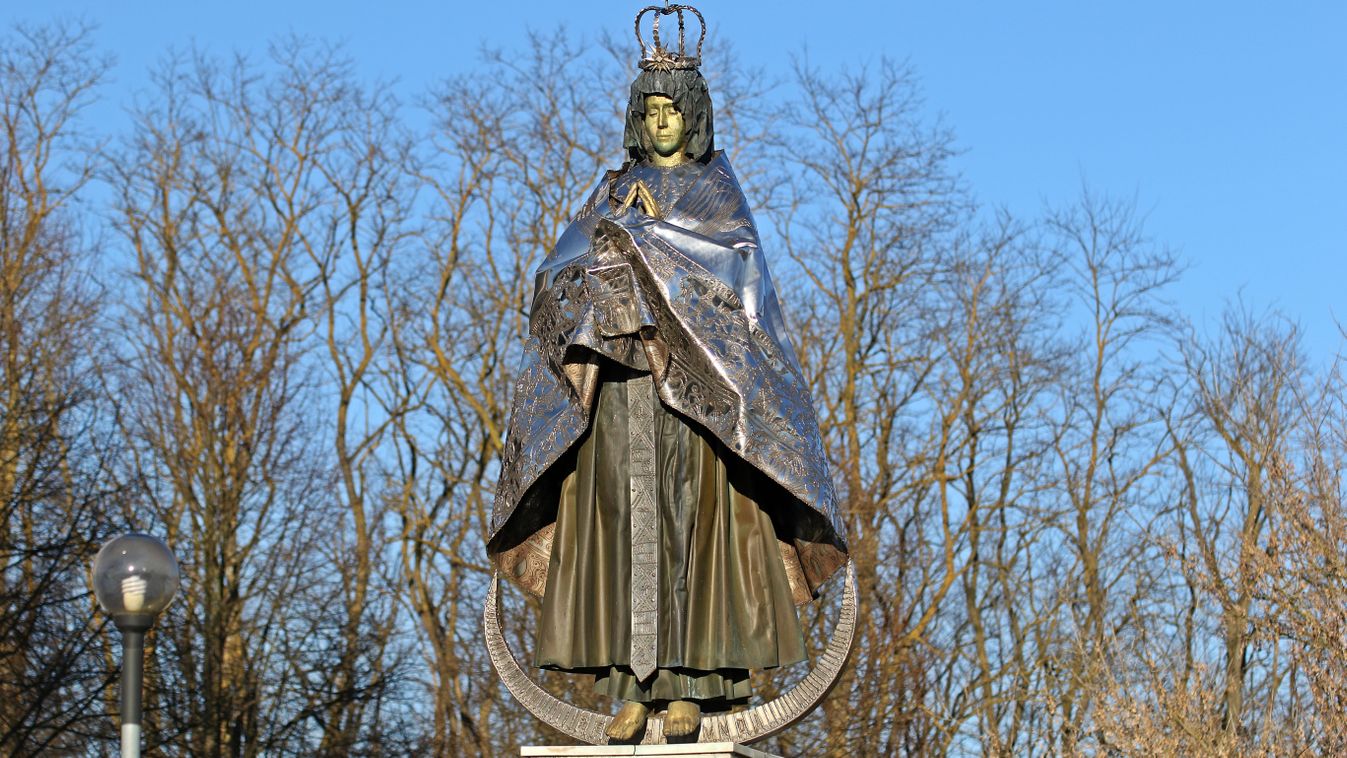 Szűz Mária Világ Királynéja szobor Zalabaksán