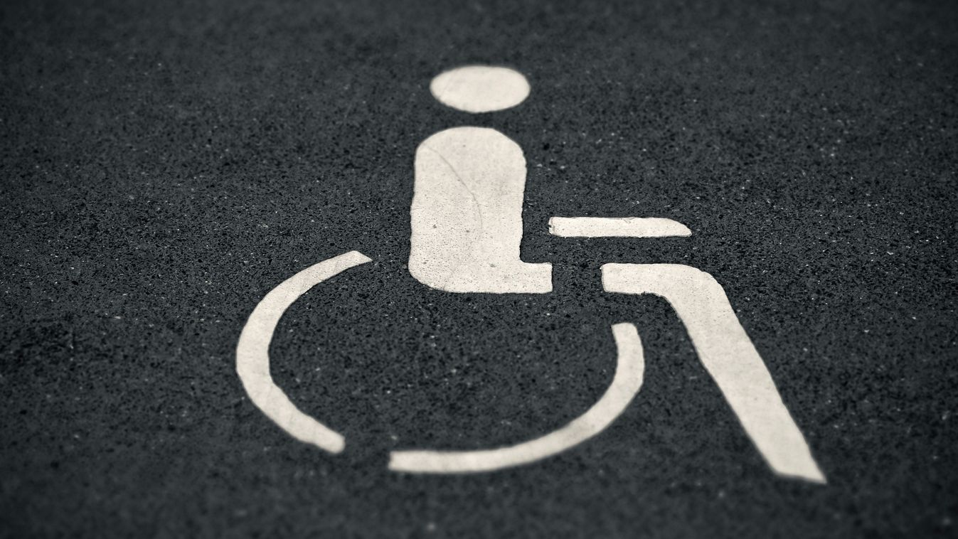 Jogosulatlanul használta a parkolási igazolványt az idős nagykanizsai asszony