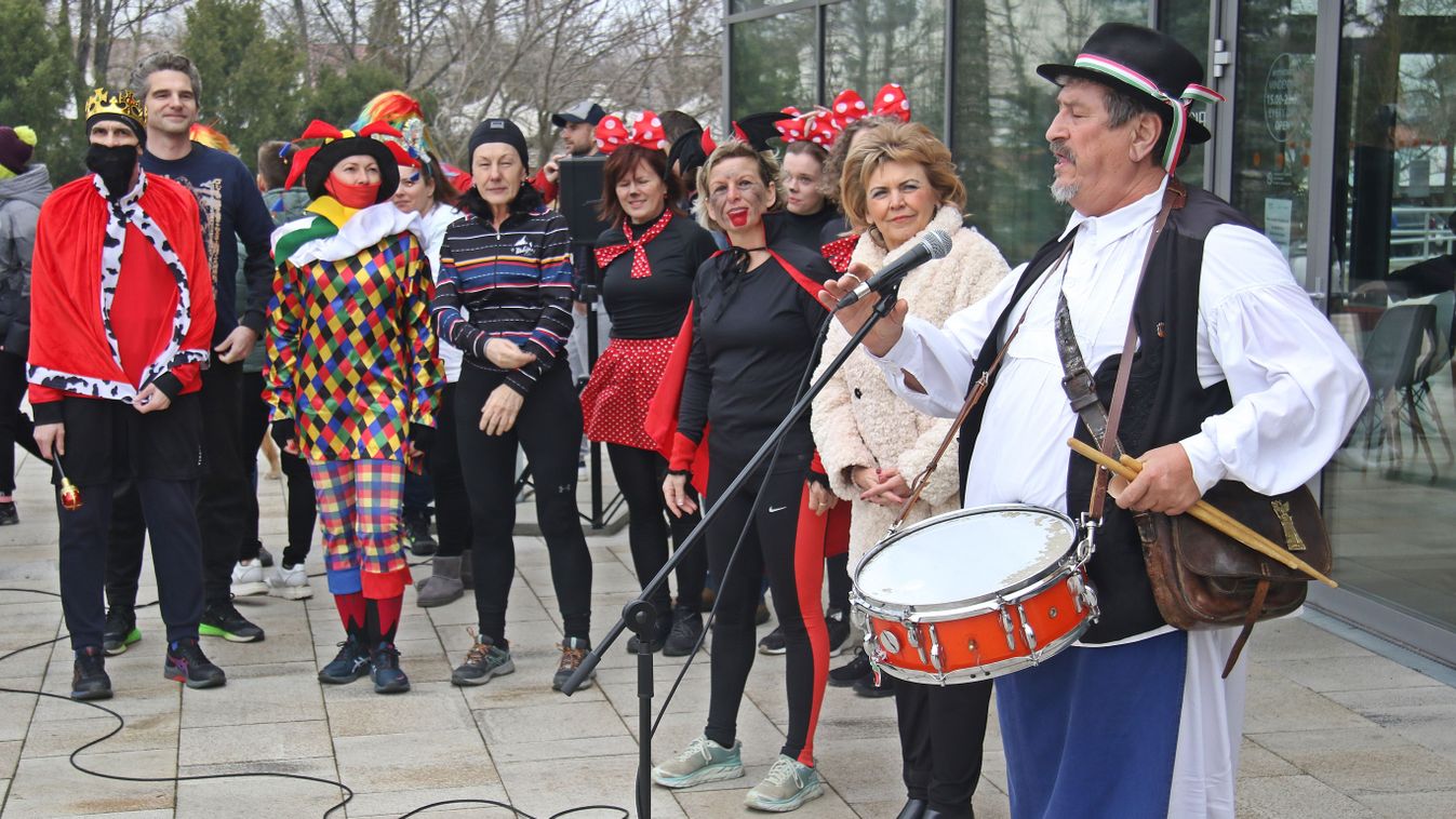 Jelmezes közösségi futás a fürdővárosban