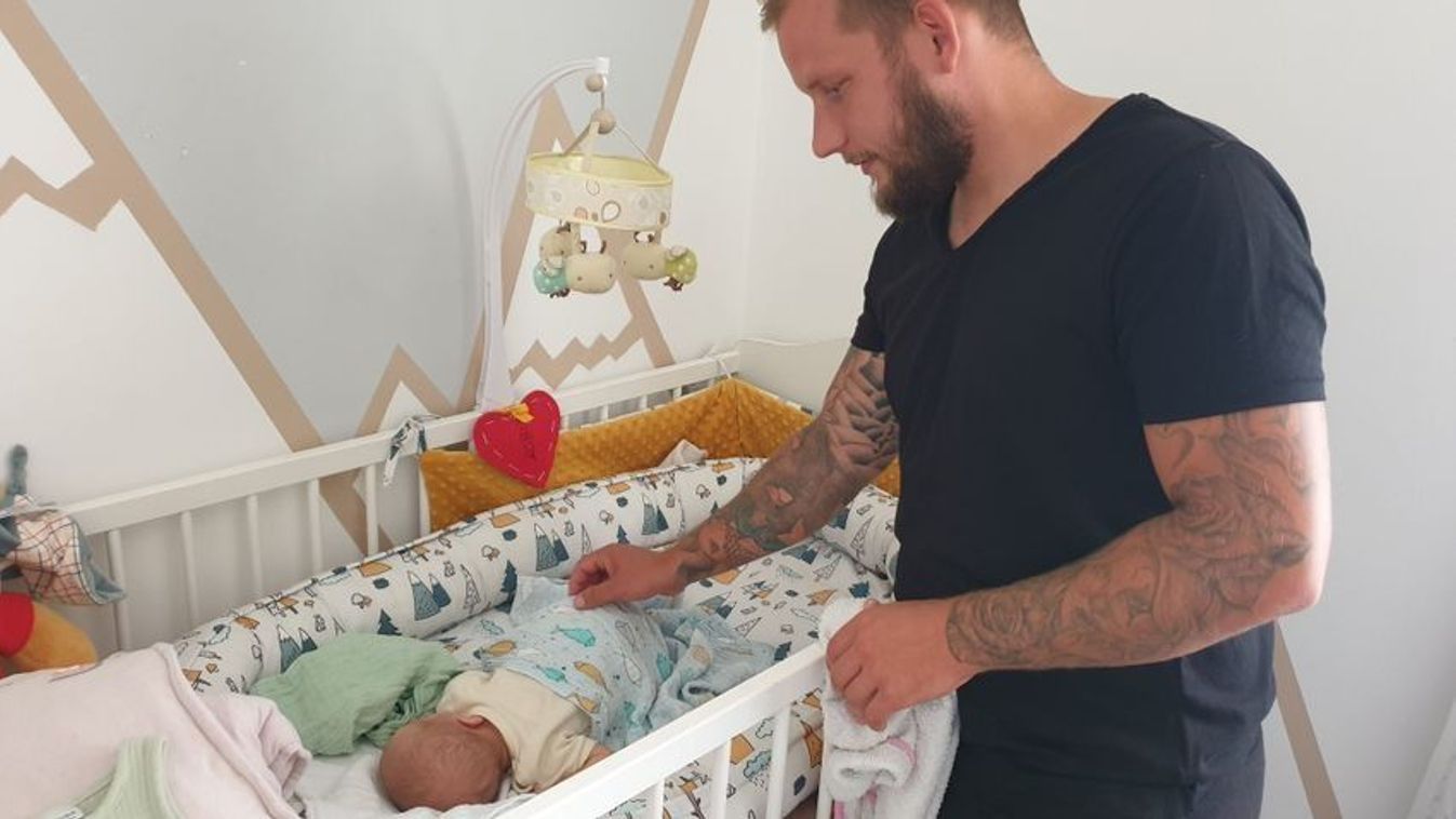 Négy gyerekkel lett özvegy András, a 30 éves édesapa