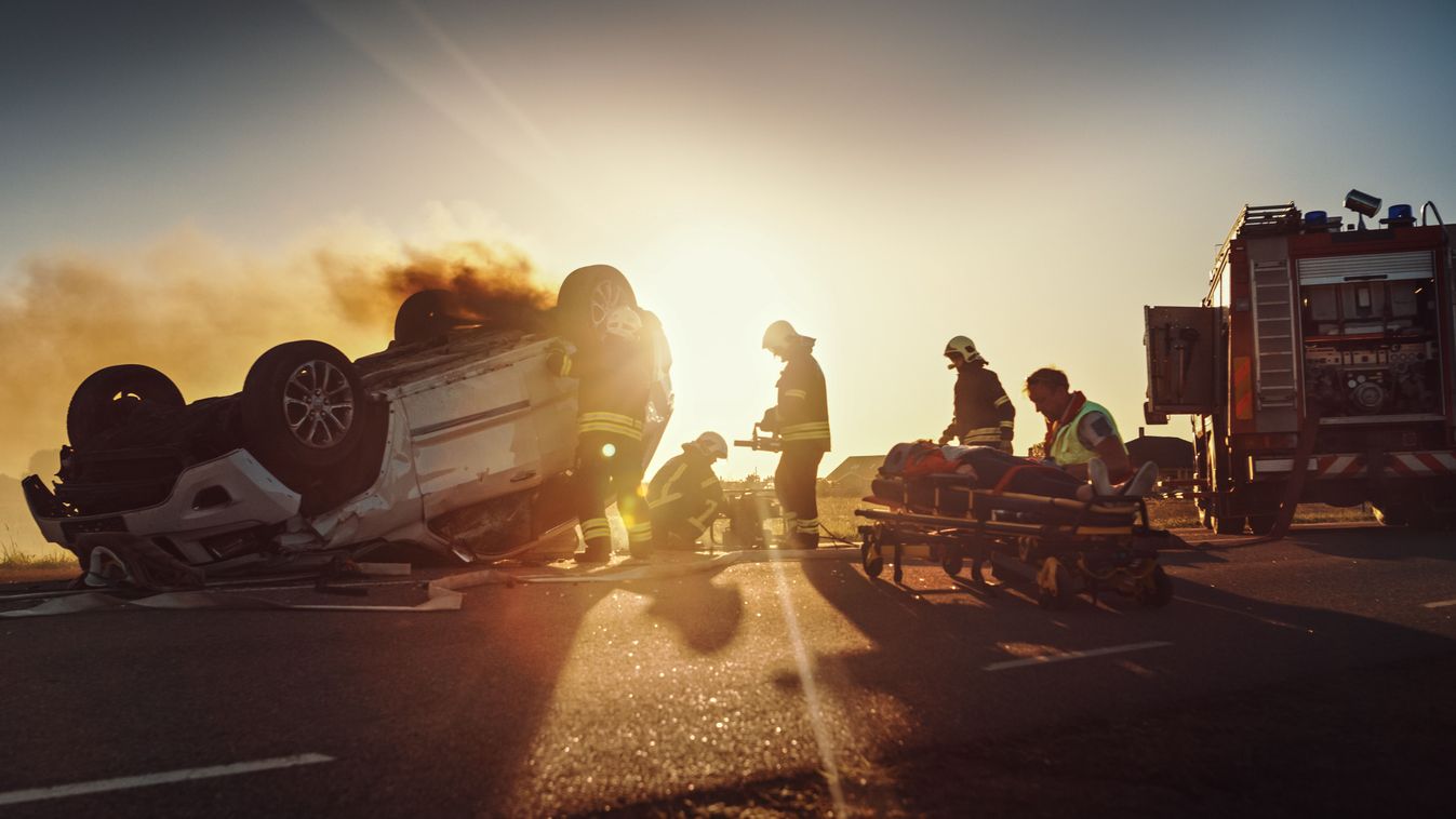 Hat autó karambolozott az M3-ason, öten megsérültek