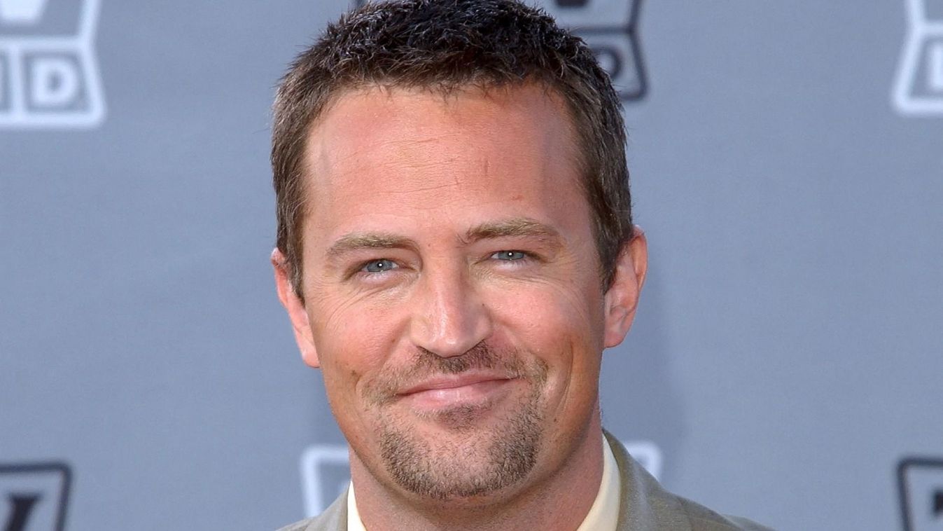 Meghalt Matthew Perry, a Jóbarátok sztárja