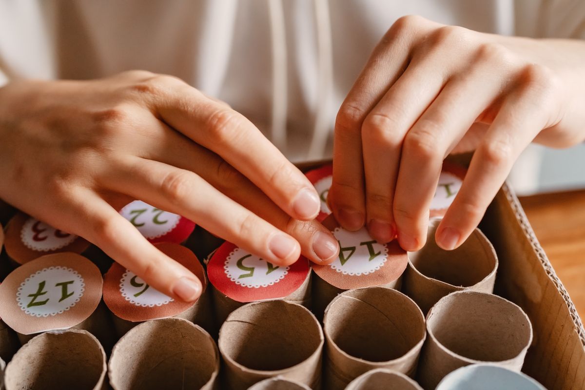 Girl,Making,Handmade,Advent,Calendar,House,From,Toilet,Paper,Rolls