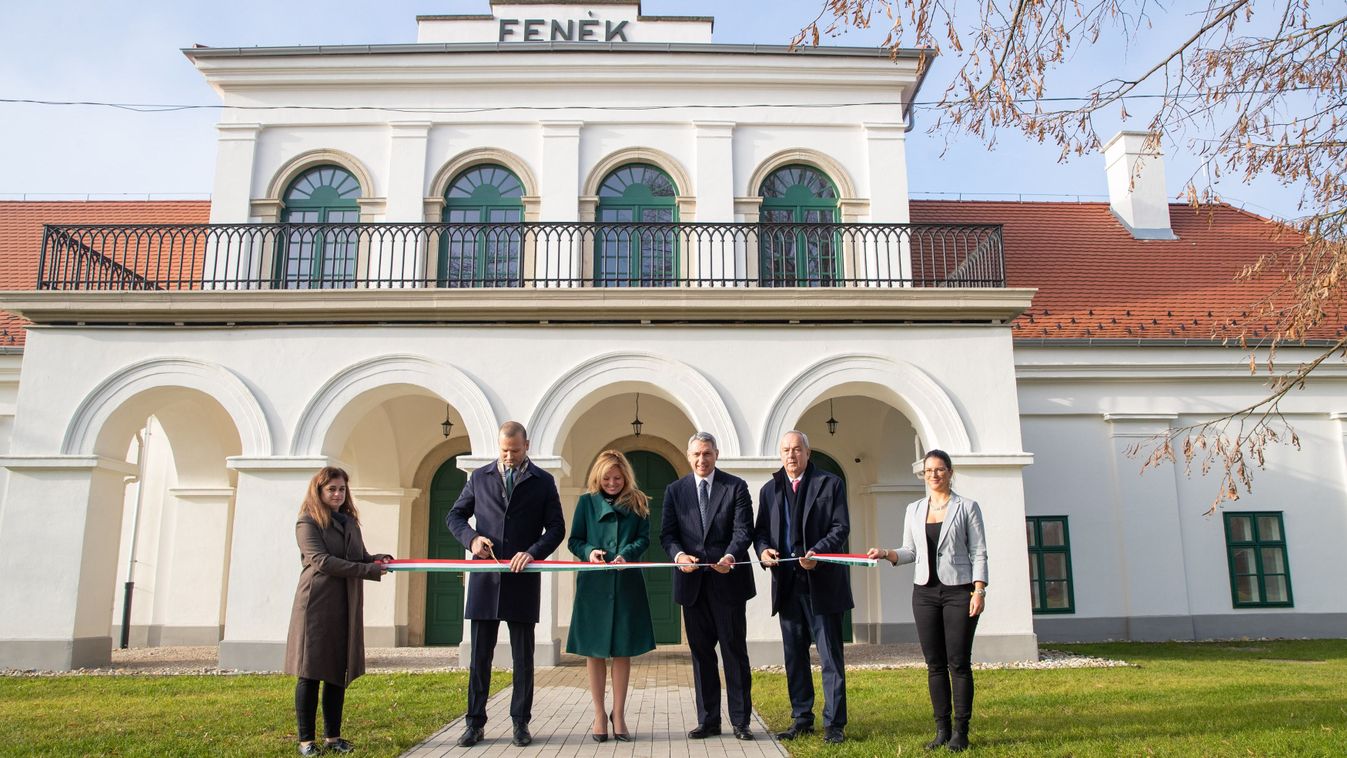 Vasárnap átadták a fenékpusztai Festetics-majorság felújított épületeit
