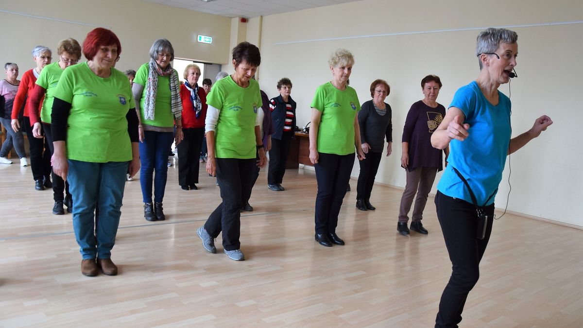 Előadás, tánc és kirándulás várta a nyugdíjasokat Lentiben
