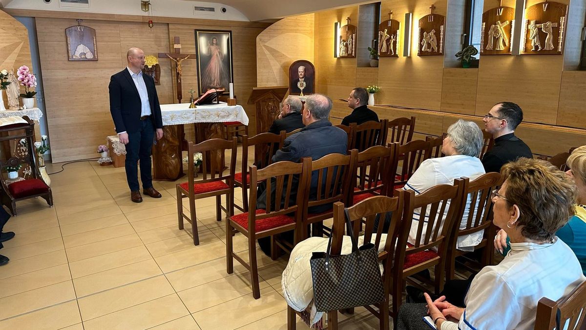 Katolikus atyák látogatása a zalaegerszegi Szent Rafael Kórházban