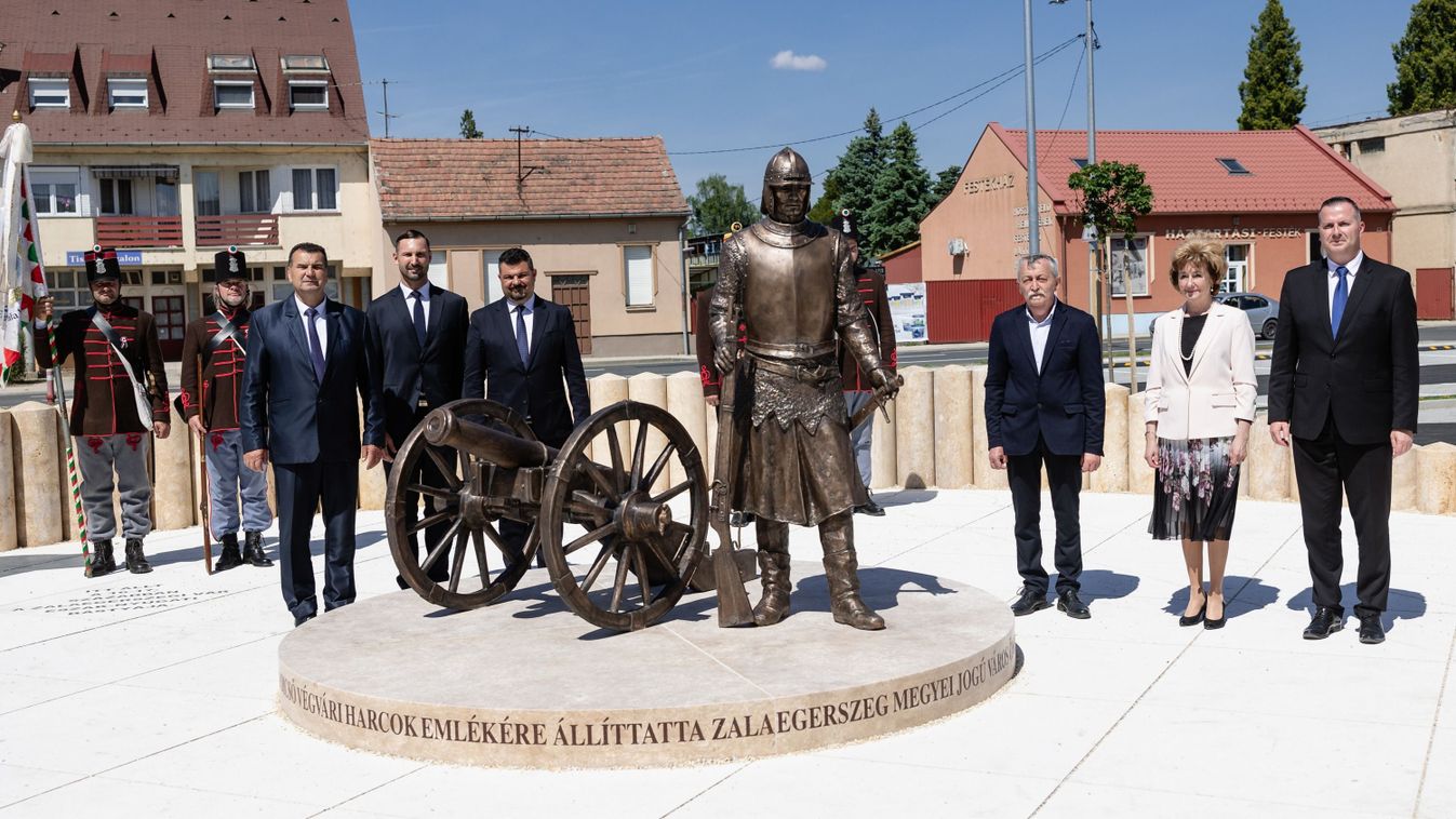 ZAOL – A Mérlegházat újraépítették és köztéri szobrot emeltek