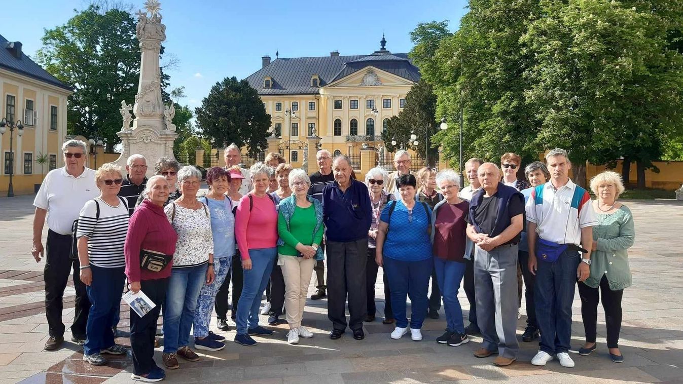 ZAOL – Paksra és Kalocsára látogattak a keszthelyi nyugdíjasklub tagjai
