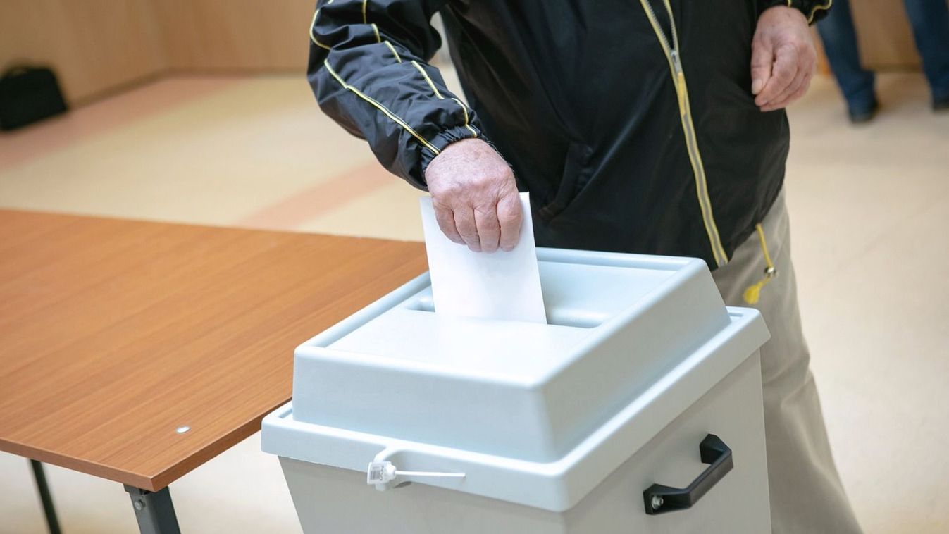 A Fidesz–KDNP nagy fölénnyel vezet egy hónappal az EP-választás előtt