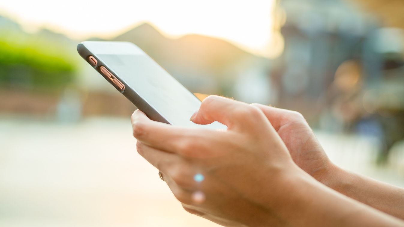 Szeptembertől már mobillal is igazolhatjuk magunkat a rendőrnél (videó)