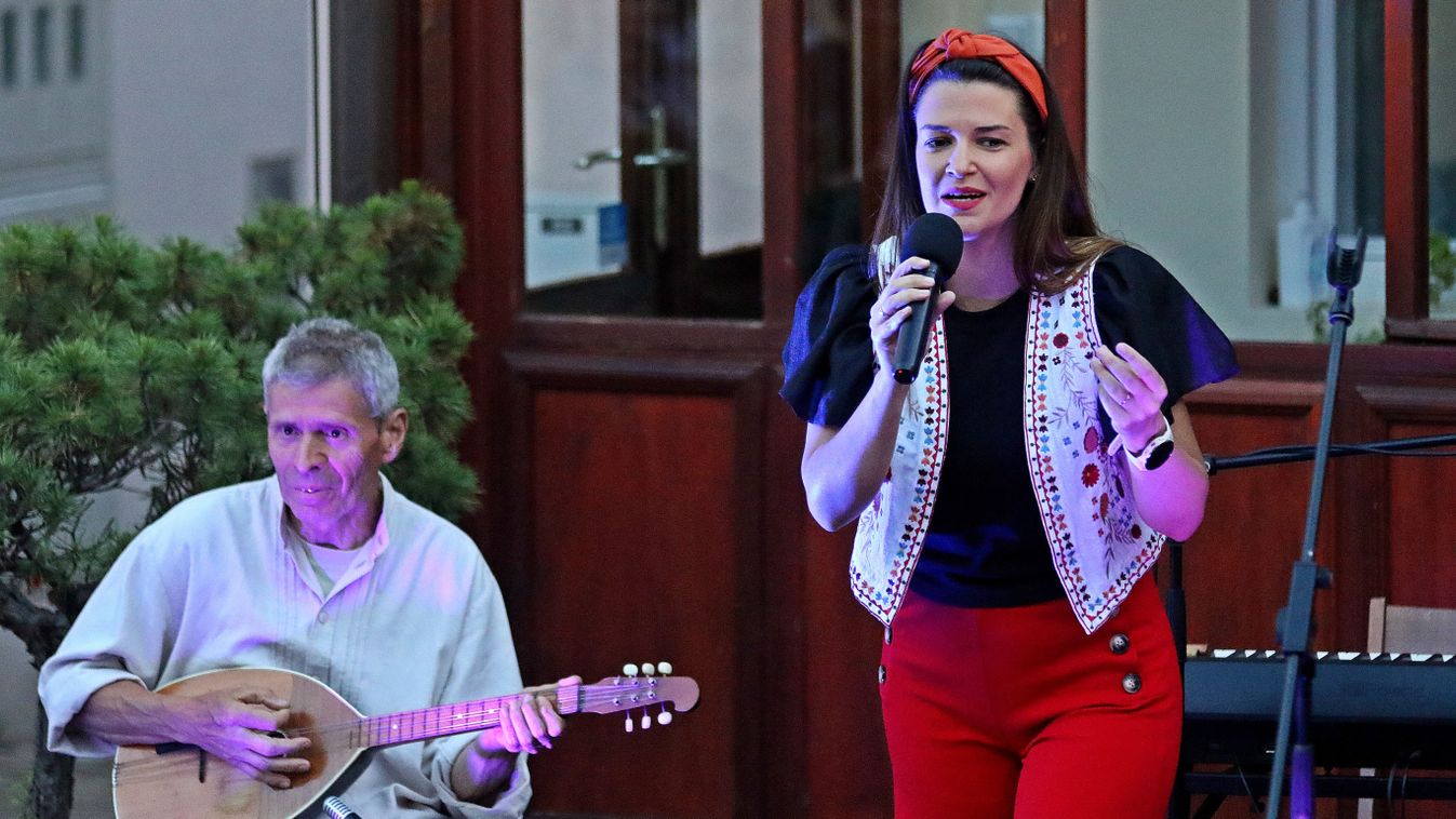 Rendhagyó koncert Laposa Júliától