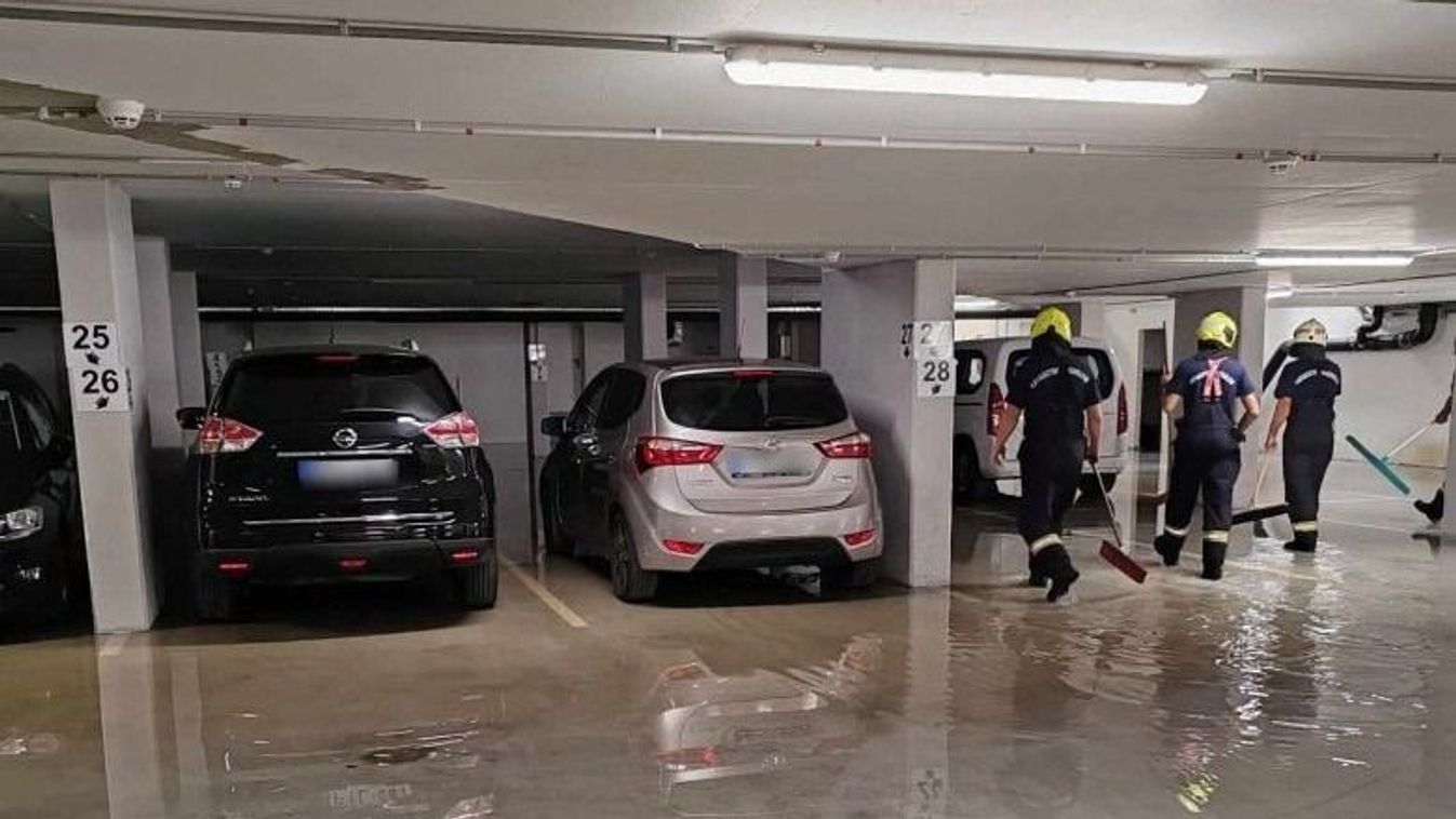 Fakidőlés és víz a mélygarázsban
