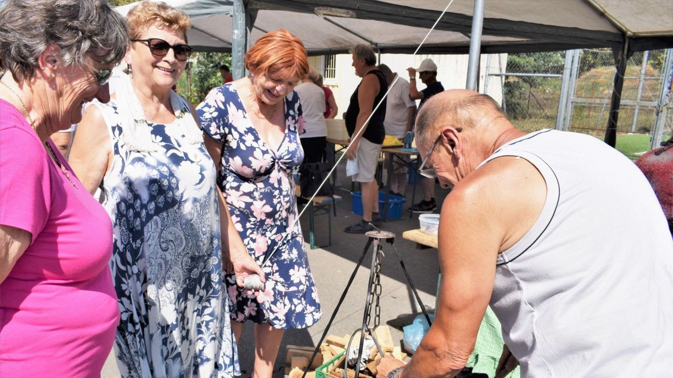 Jótékonysági lecsónap volt Landorhegyen