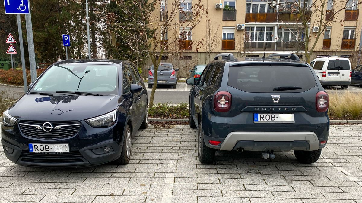 autó