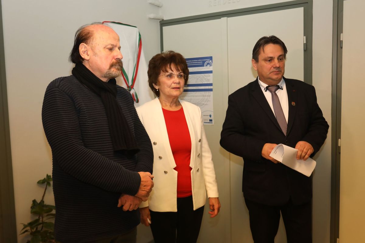 Túri Török Tibor, Dr. Bertók Sándorné Marosvári Ilona és Gál Lajos az emléktábla leleplezési ünnepségén