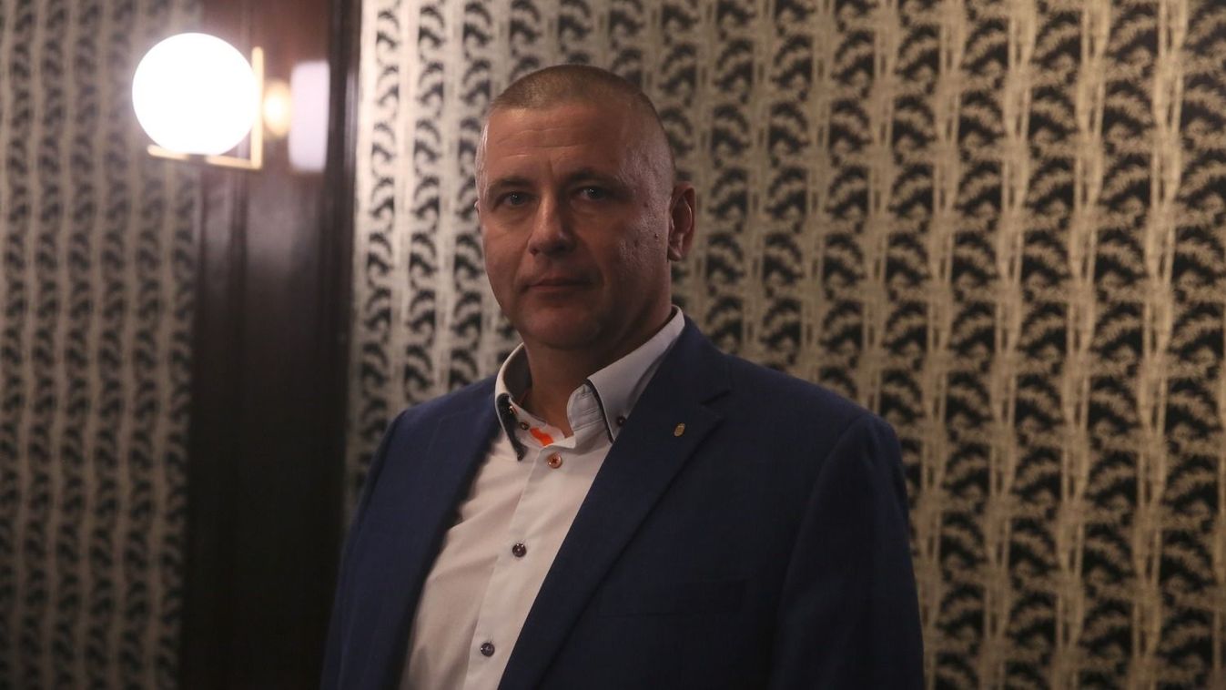További adatokat gyűjt az ügyészség Ruszin-Szendi Romulusz villaügyében