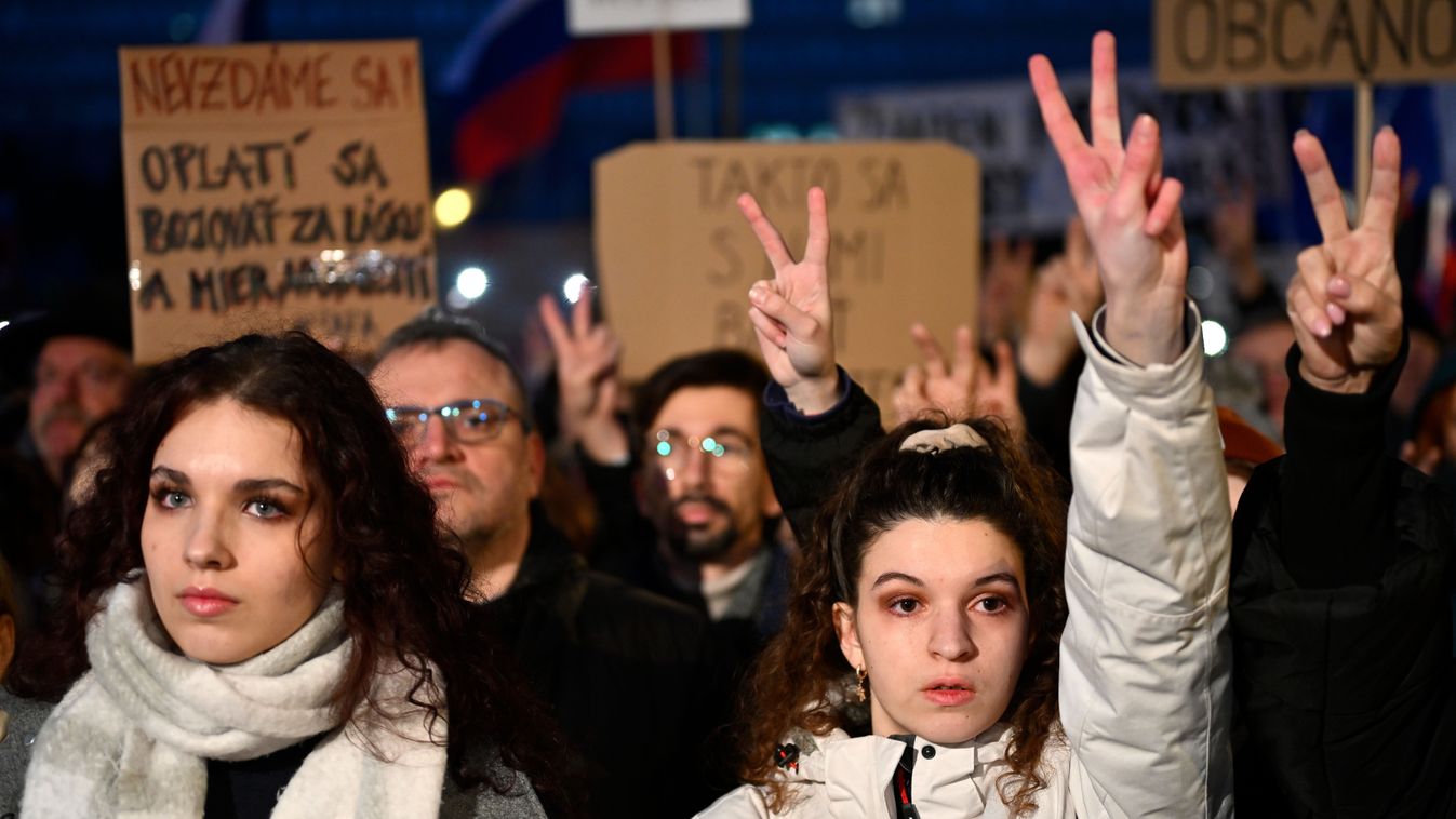 A Soros-hálózatok irányítják a szerbiai és szlovákiai tünteséssorozatot