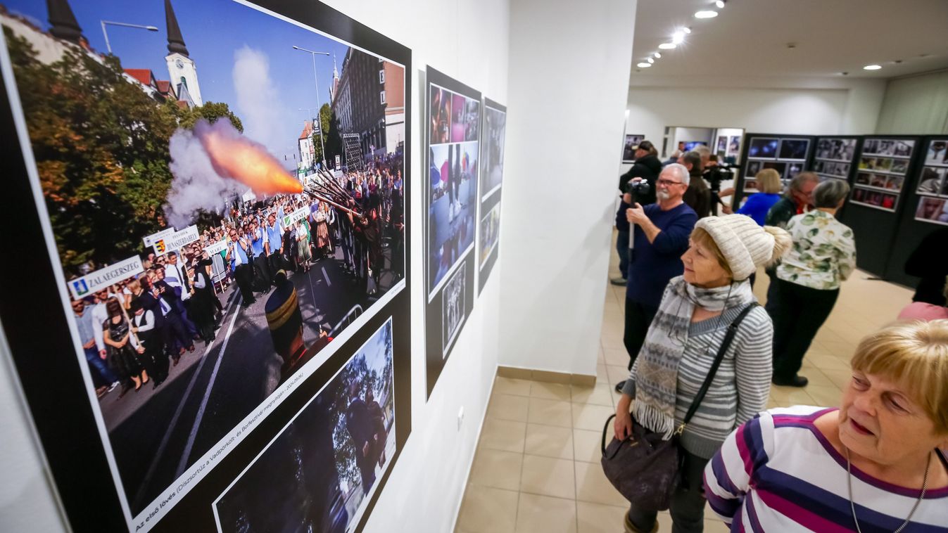Már 15 éve dokumentálják az életünket – felfedezi magát a képeken? (galéria, videó)