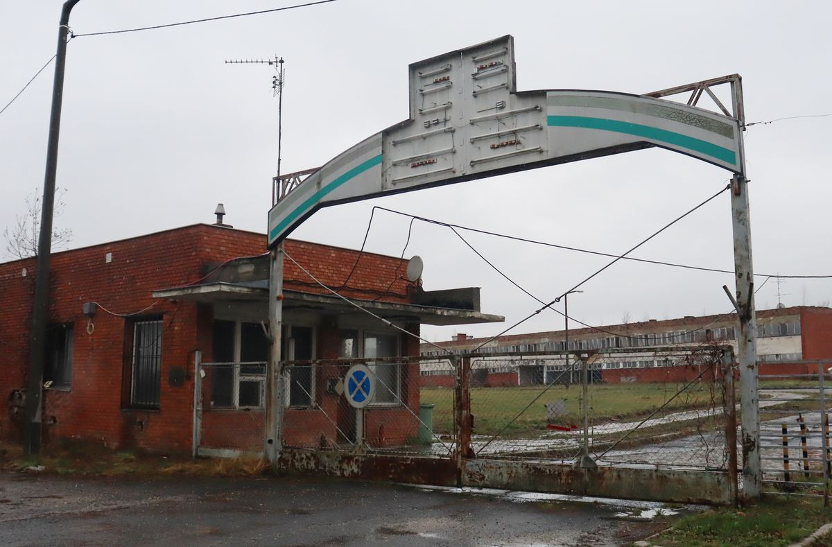 Zalabaromfi kapuja most, vagyis már régóta. Egykor messziről hirdette Ízek szárnyain felirattal is a feldolgozót.